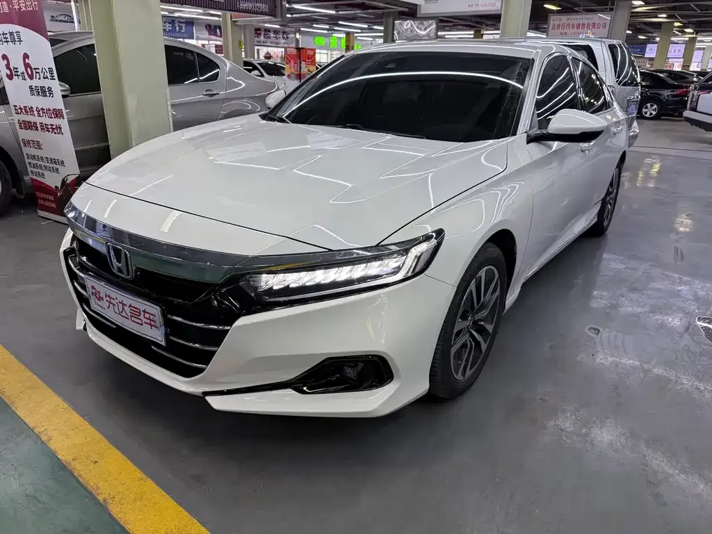 Honda Accord — фото 1