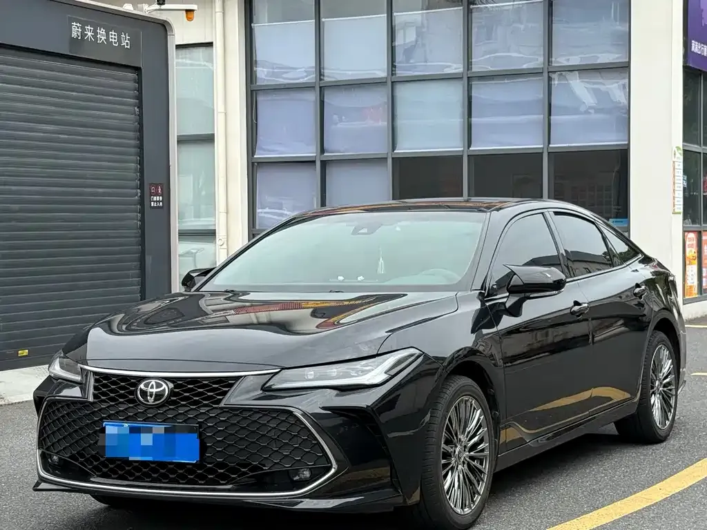 Toyota Avalon — фото 1