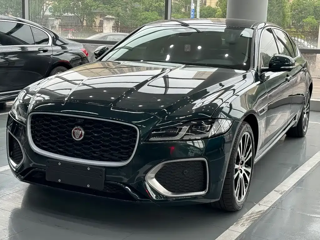 Jaguar XFL — фото 1