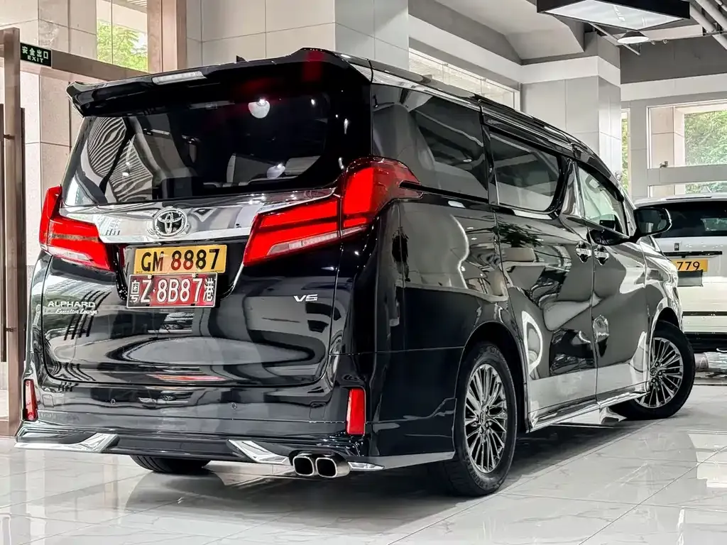 Toyota Alphard — фото 4