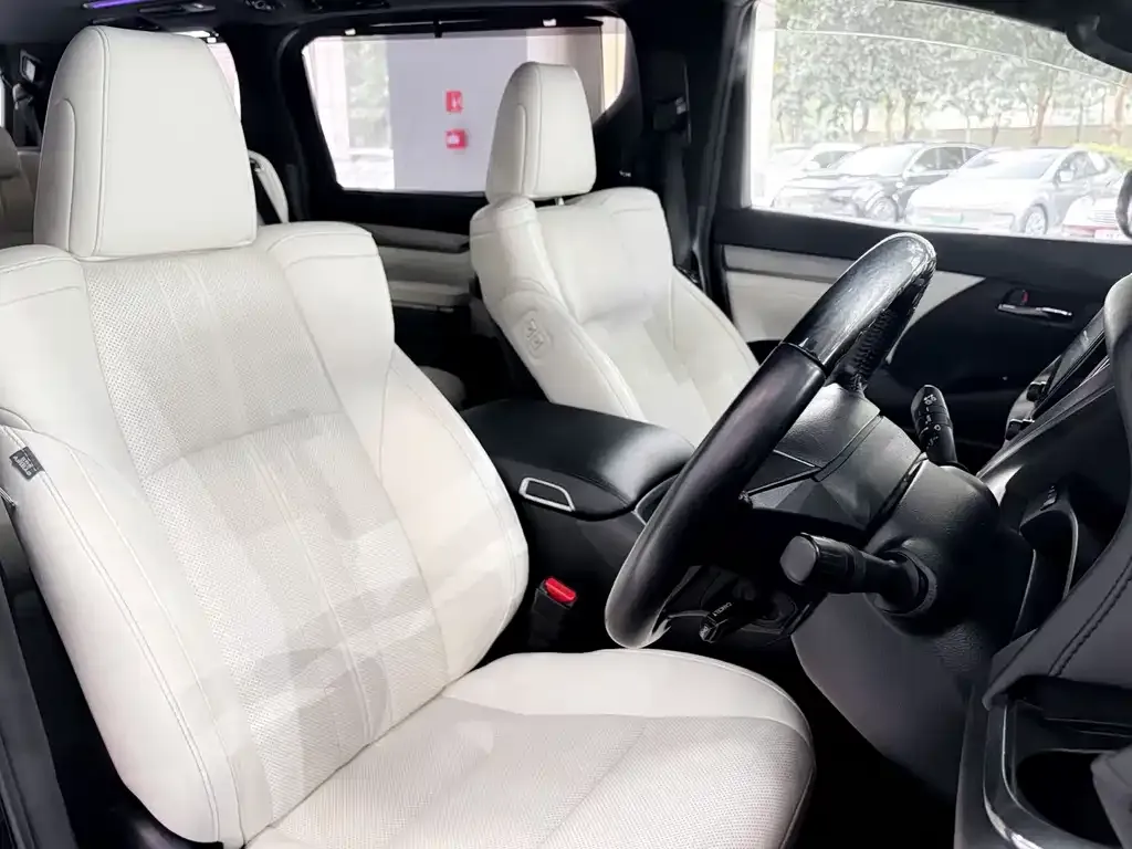 Toyota Alphard — фото 3