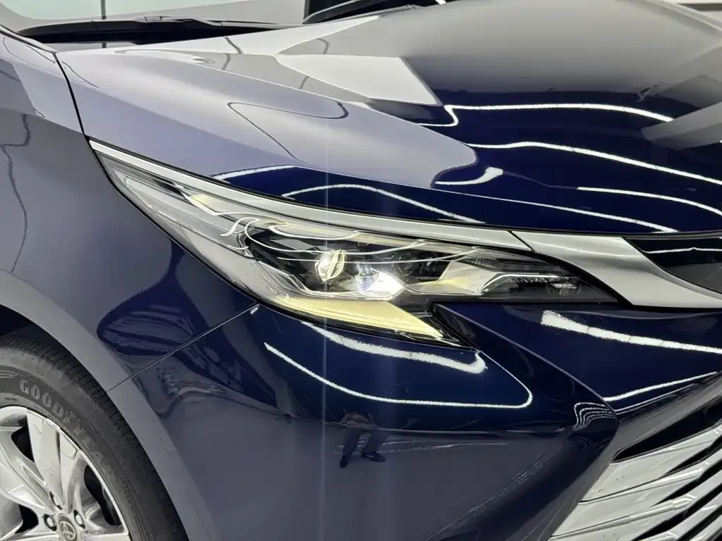 Toyota Sienna — фото 4