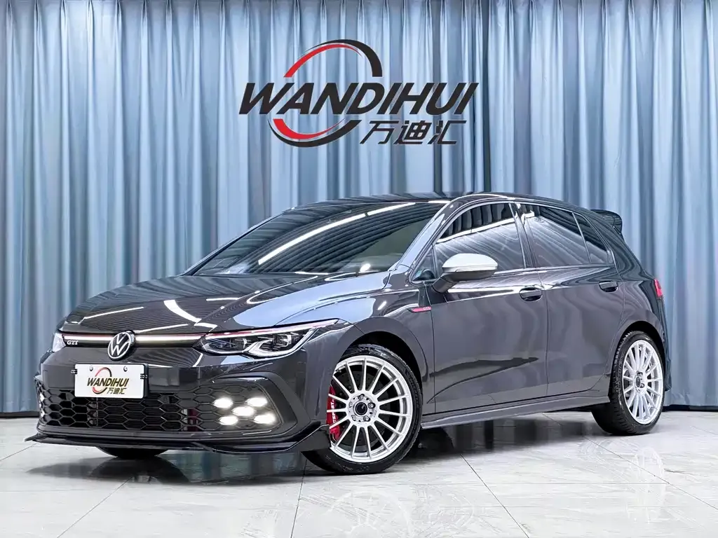 Volkswagen Golf GTI — фото 1