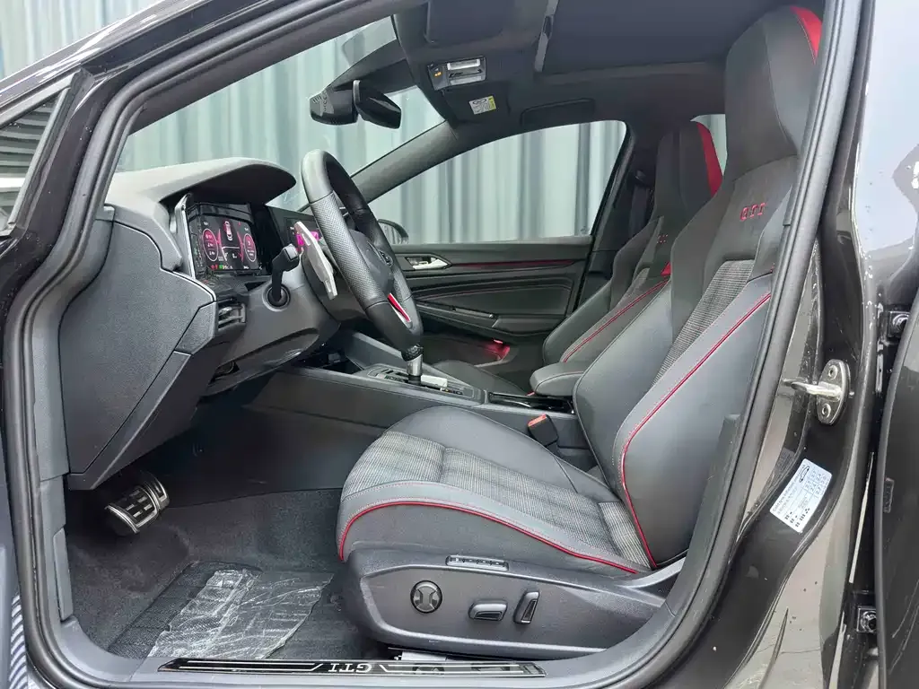 Volkswagen Golf GTI — фото 10