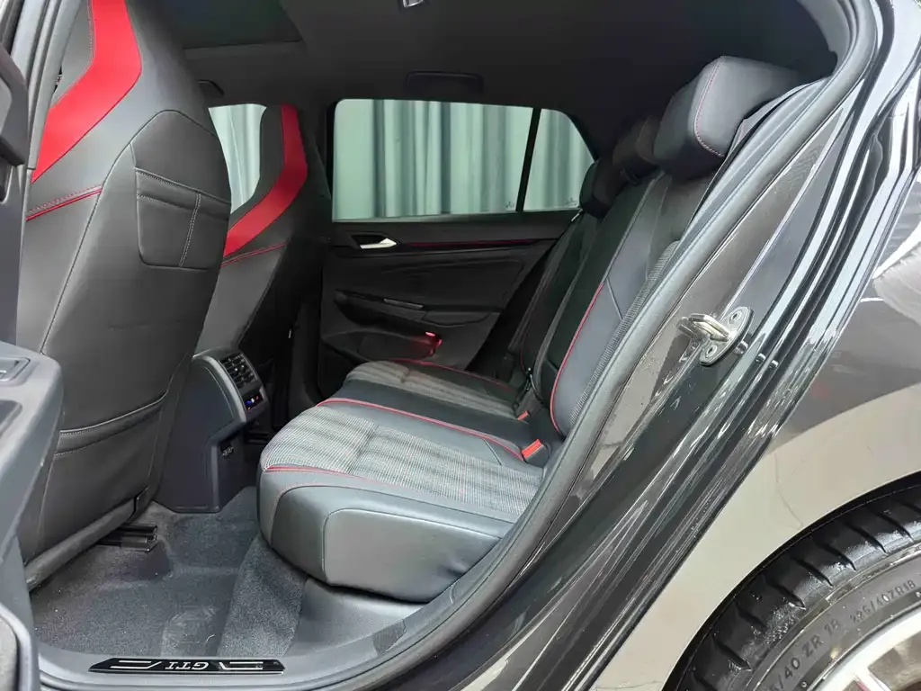 Volkswagen Golf GTI — фото 8