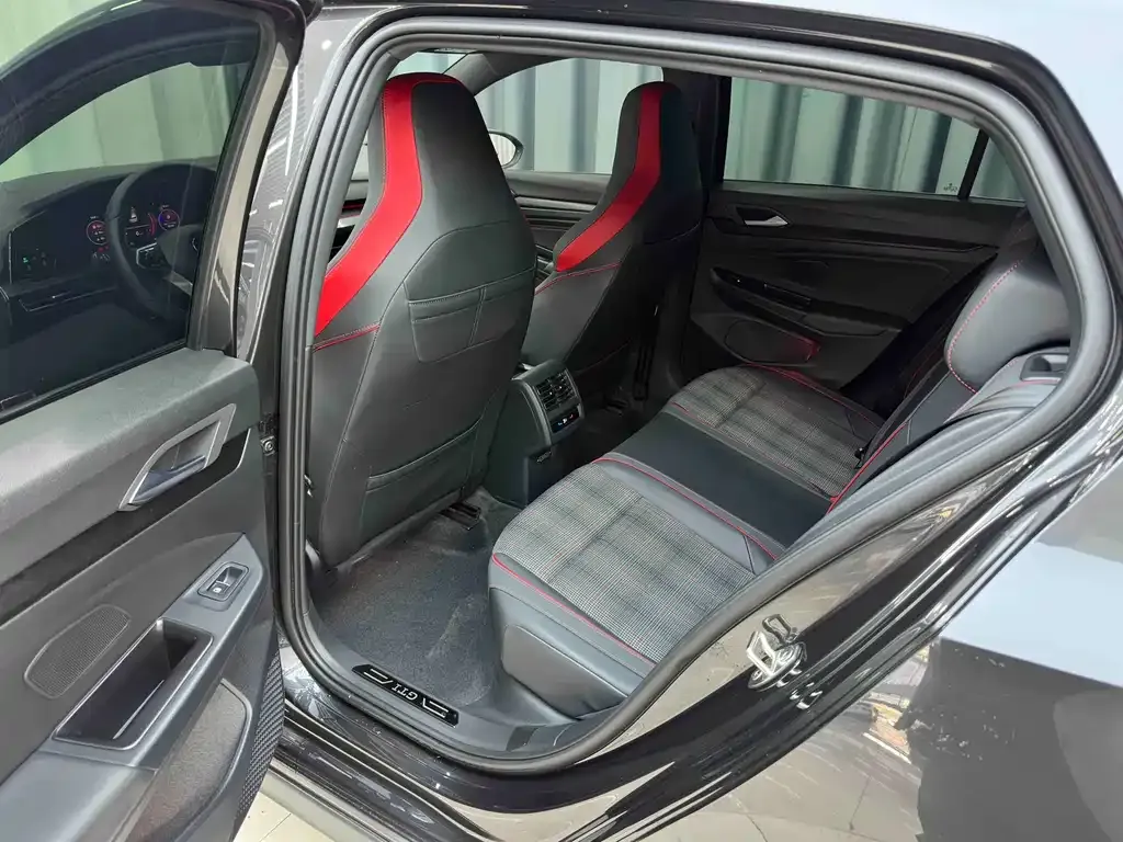 Volkswagen Golf GTI — фото 5