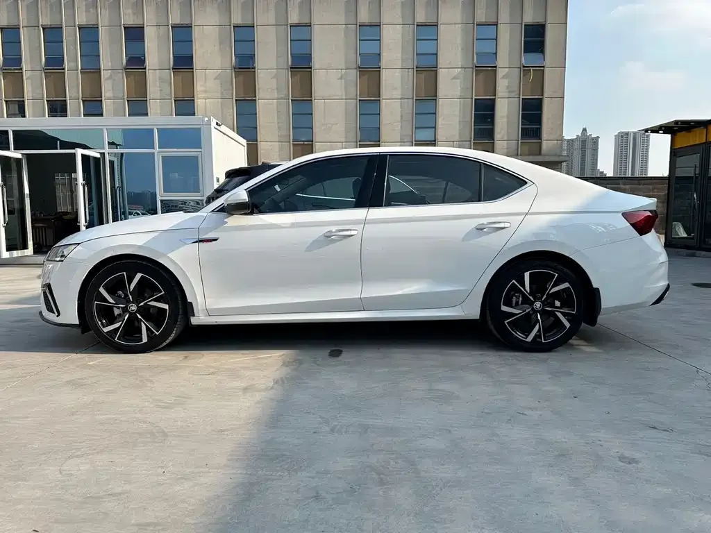 Skoda Octavia — фото 3