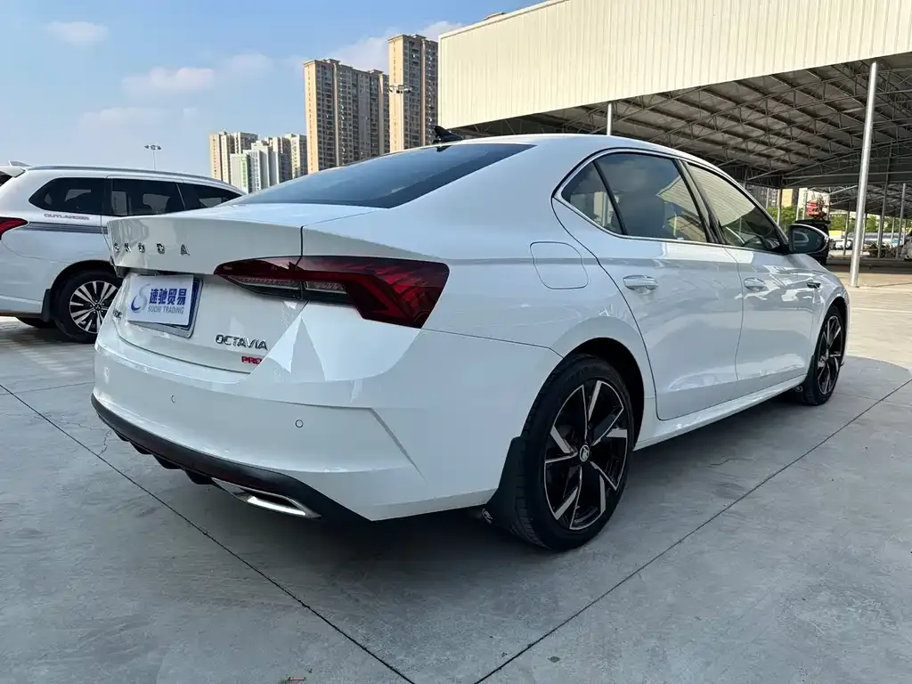 Skoda Octavia — фото 4