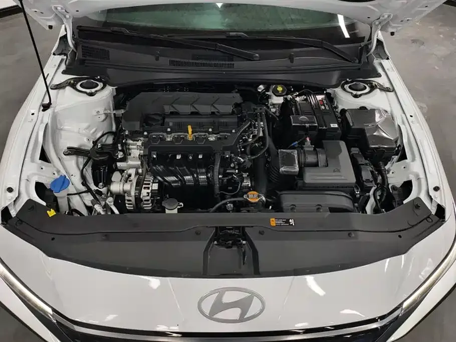 Hyundai Elantra — фото 9