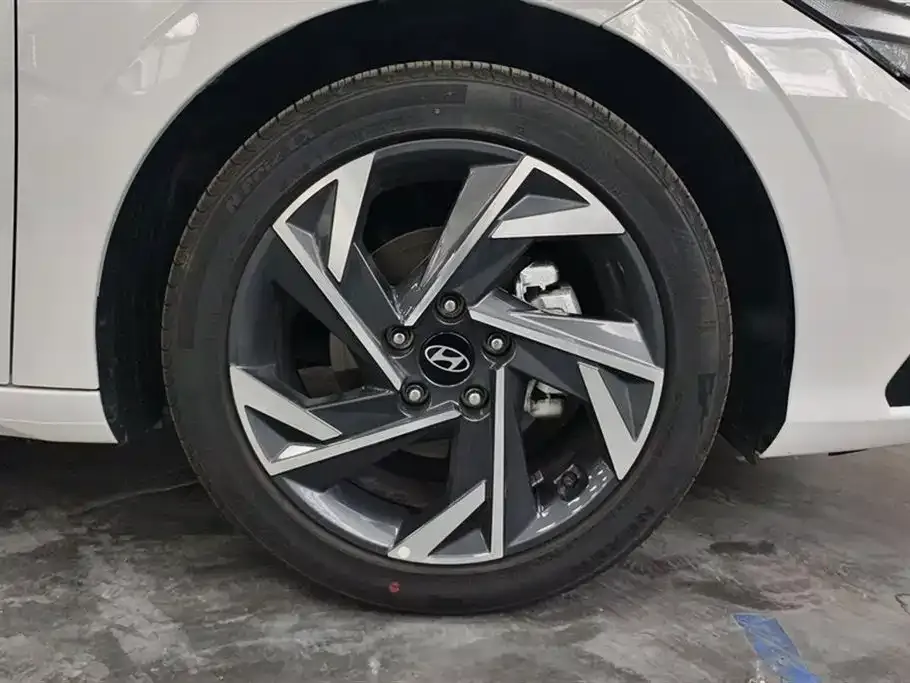 Hyundai Elantra — фото 3