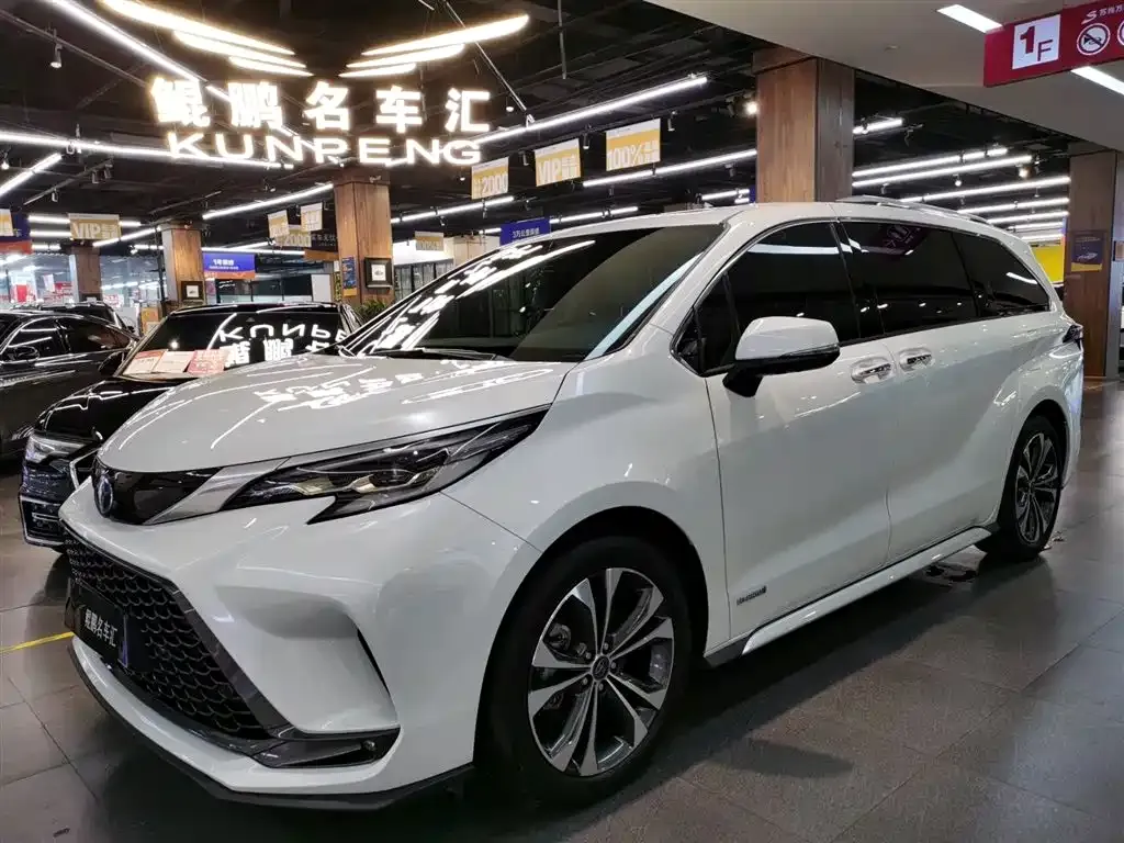 Toyota Granvia — фото 1