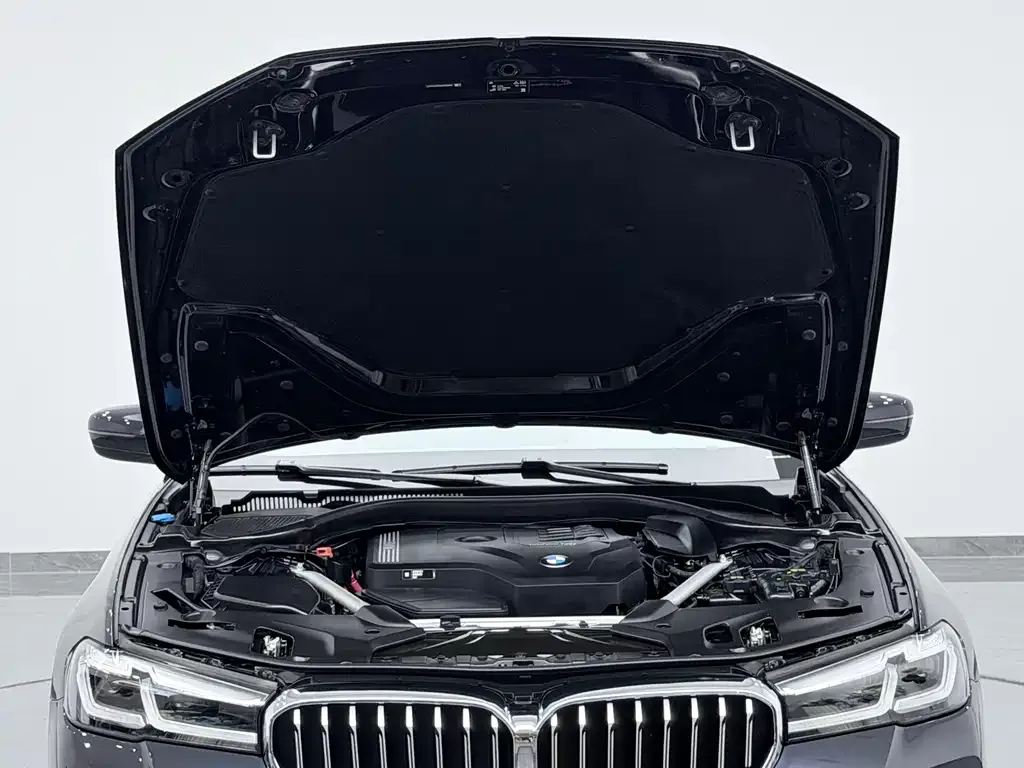 BMW 5 Series — фото 10