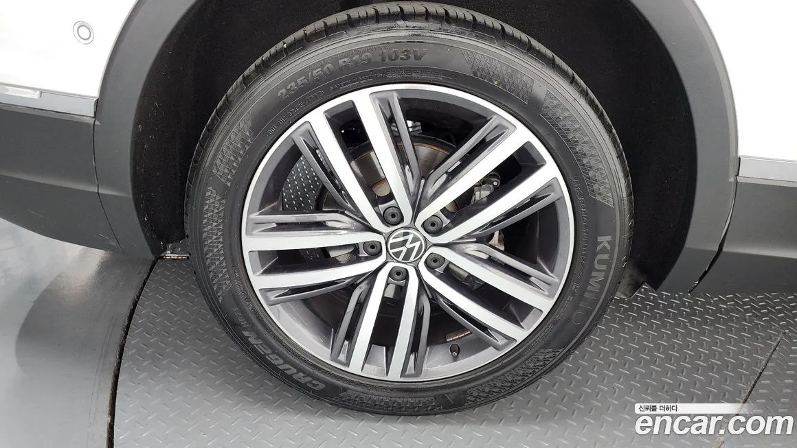 Volkswagen Tiguan — фото 9