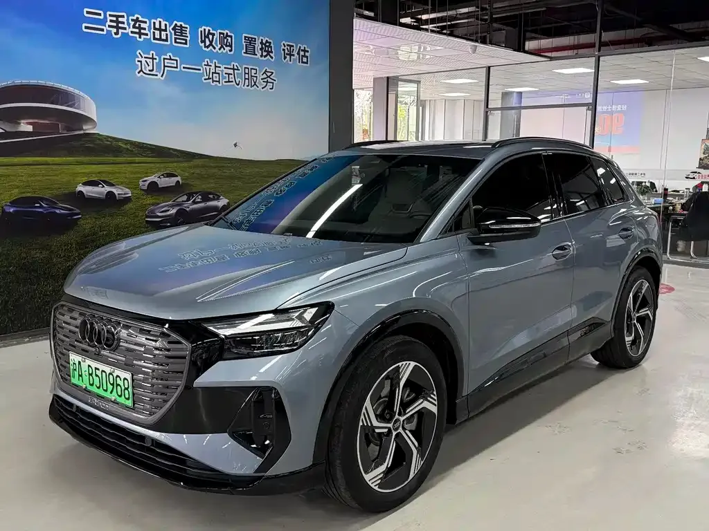 Audi Q4 e-tron — фото 1