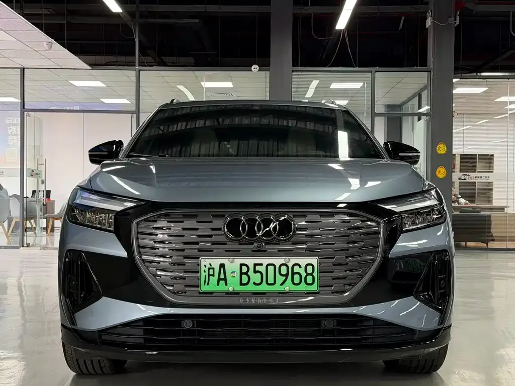 Audi Q4 e-tron — фото 2