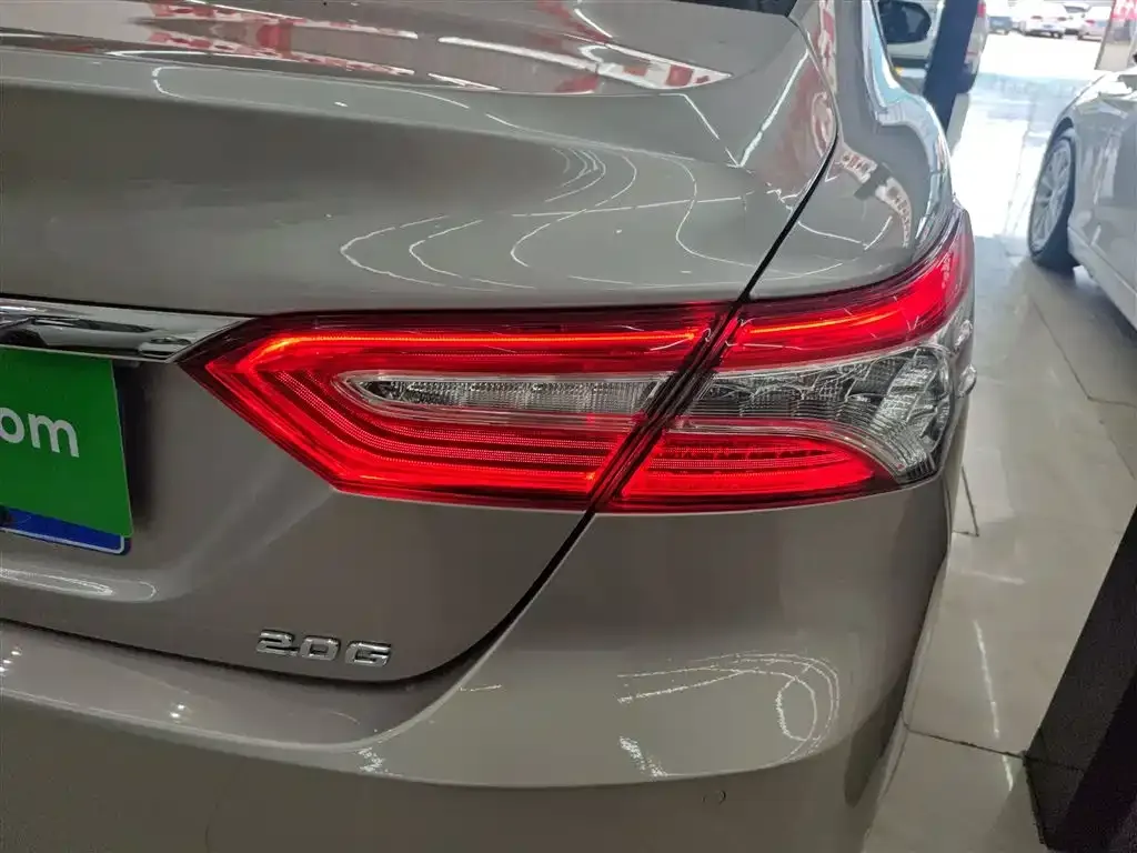 Toyota Camry — фото 7