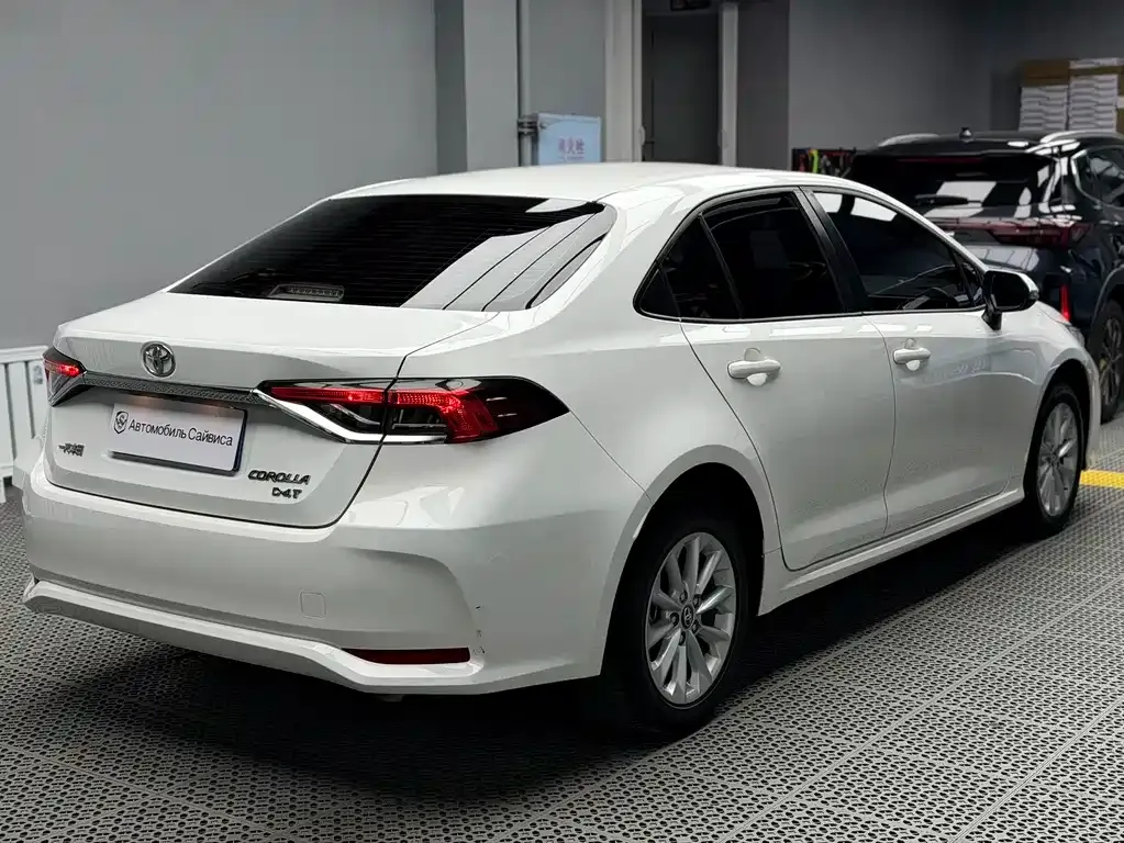 Toyota Corolla — фото 10