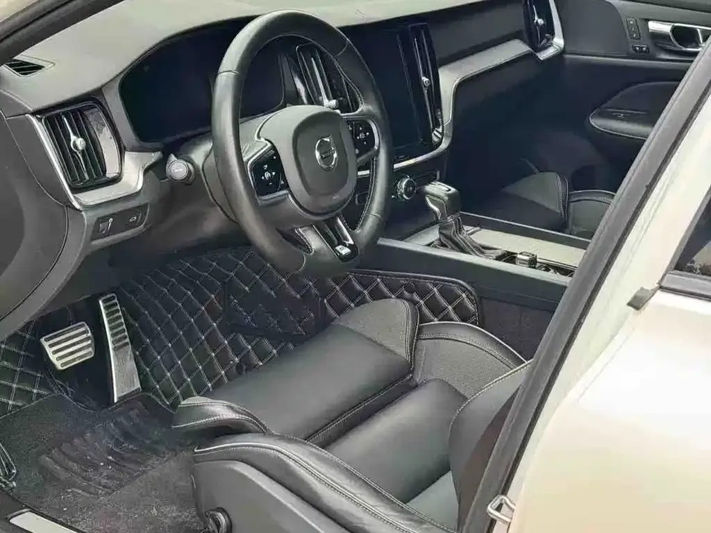Volvo S60 2021 из CN, фото 3