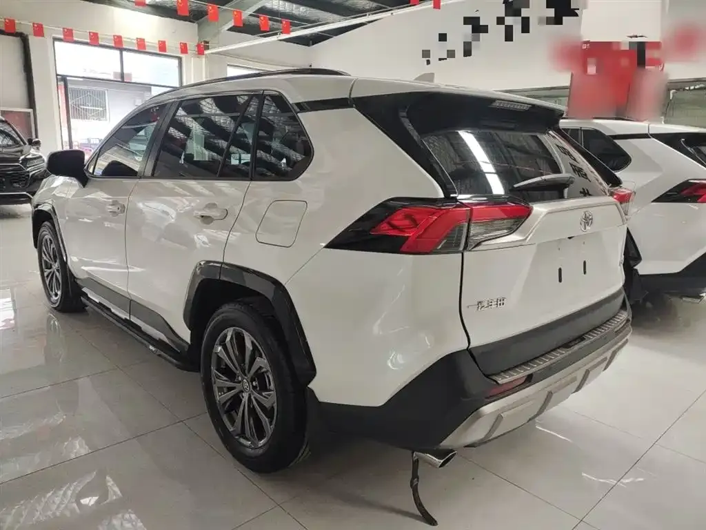 Toyota RAV4 — фото 6