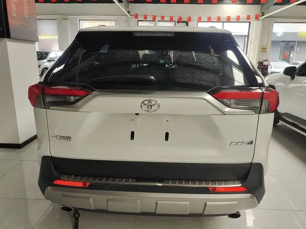 Toyota RAV4 — фото 4