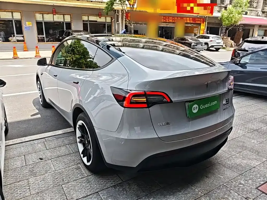 Tesla Model Y — фото 8