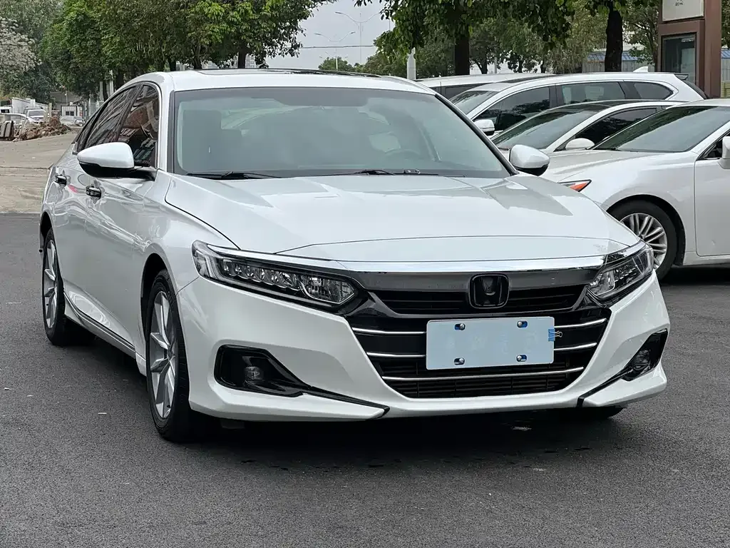 Honda Accord — фото 1