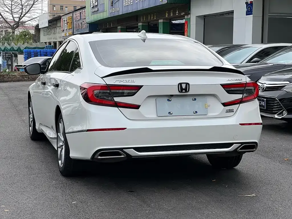 Honda Accord — фото 8