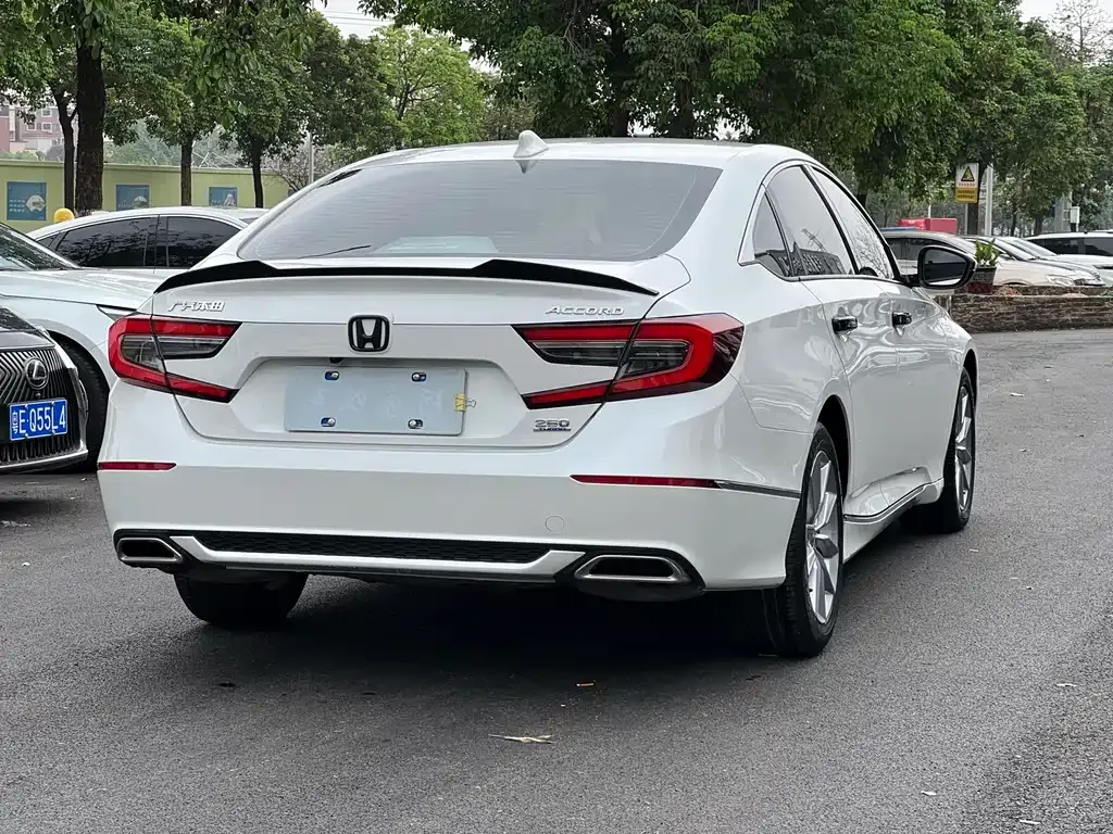 Honda Accord — фото 9