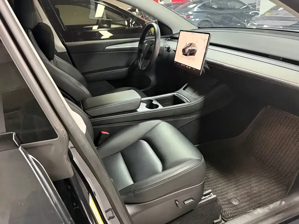 Tesla Model Y — фото 4