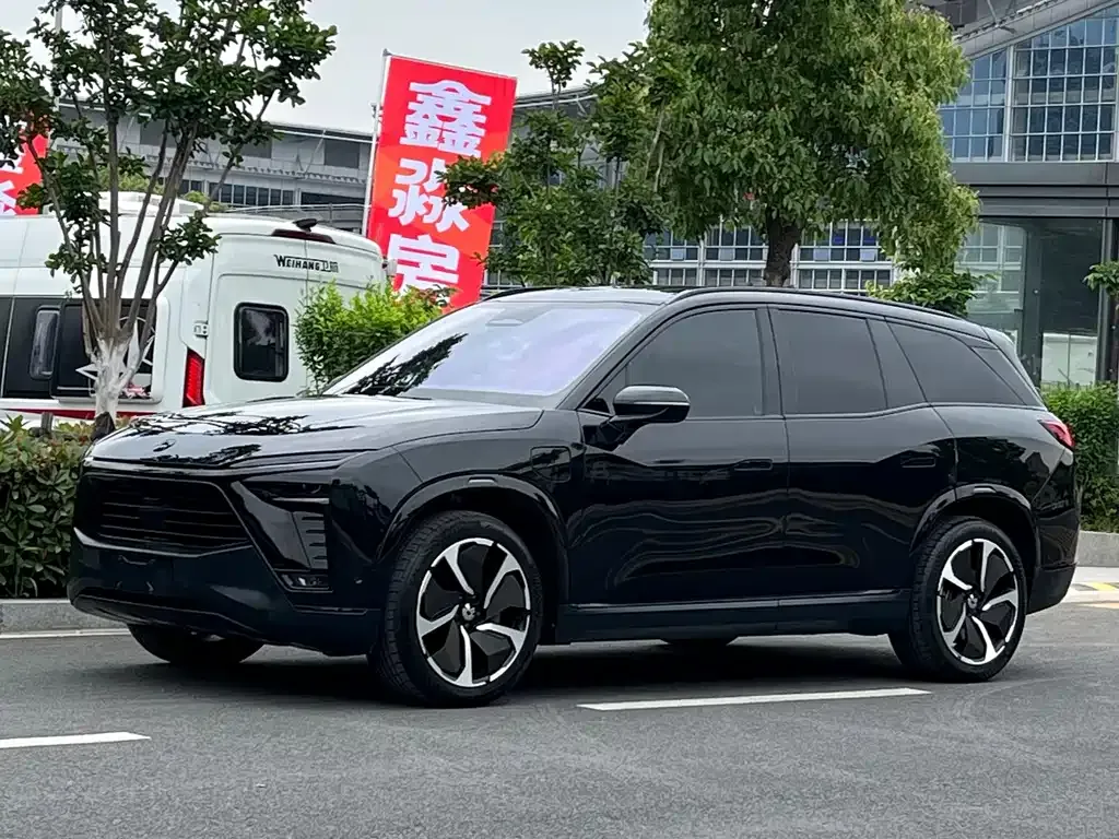 NIO ES8