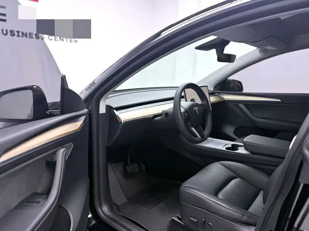 Tesla Model Y — фото 7