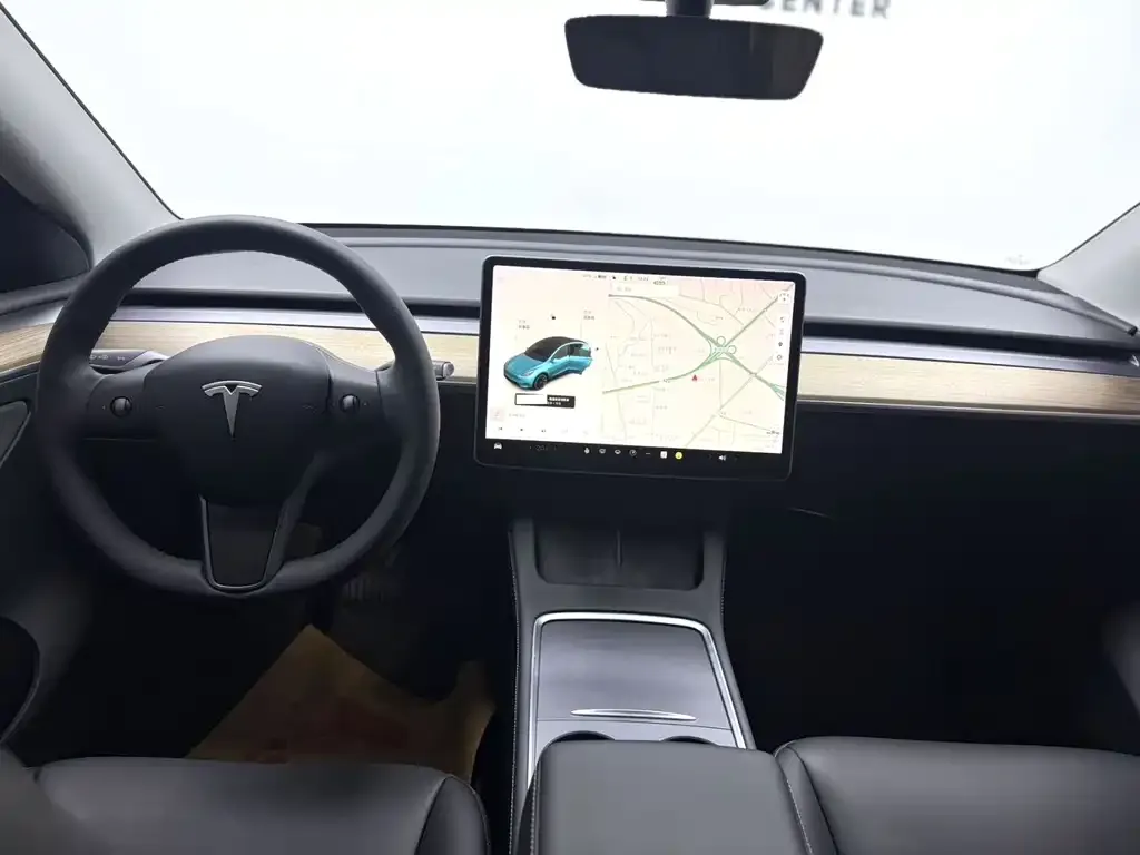 Tesla Model Y — фото 2