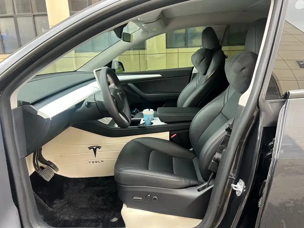 Tesla Model Y — фото 6