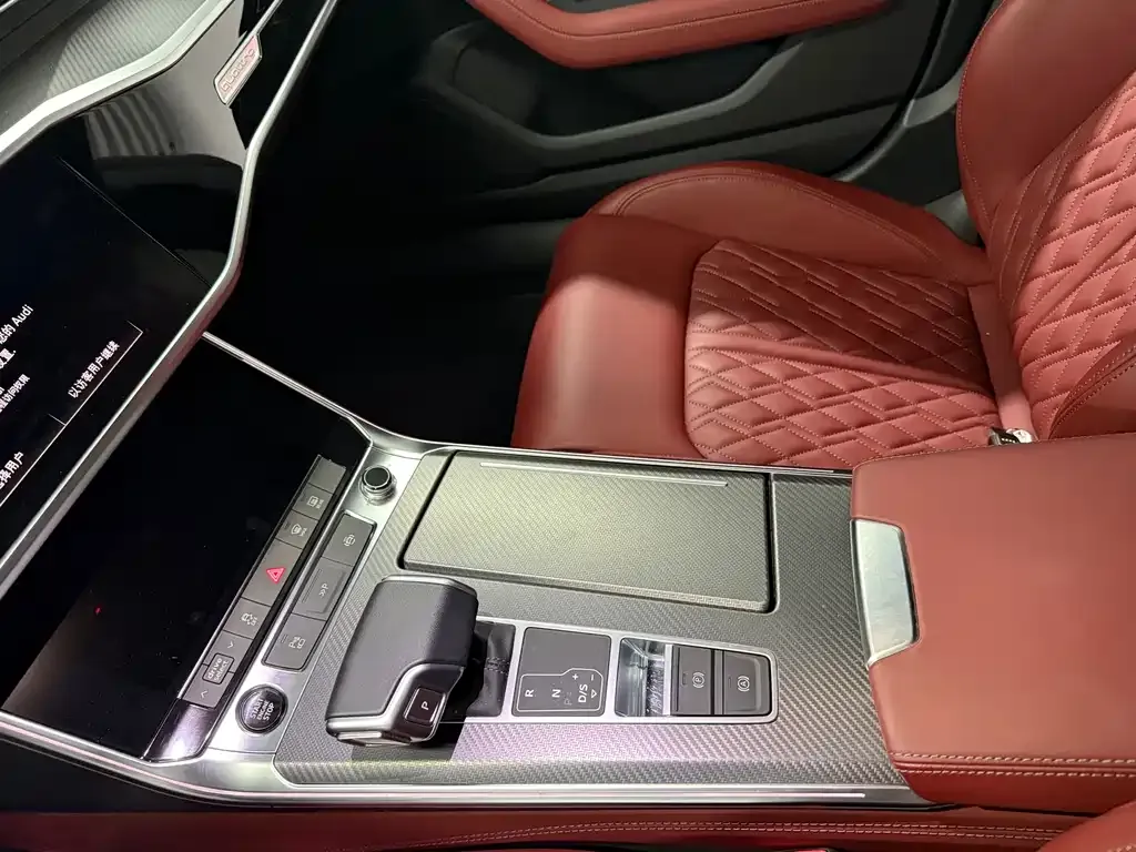 Audi A7L — фото 9