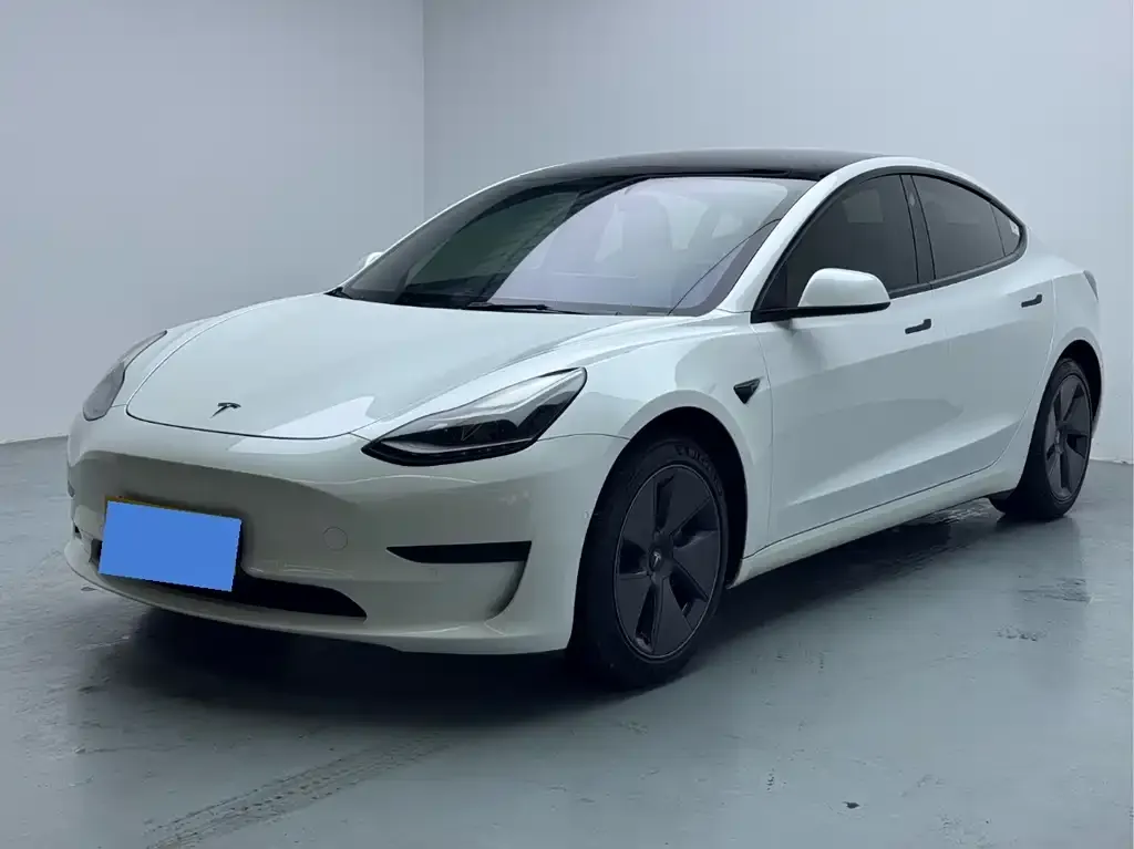 Tesla Model 3 — фото 1