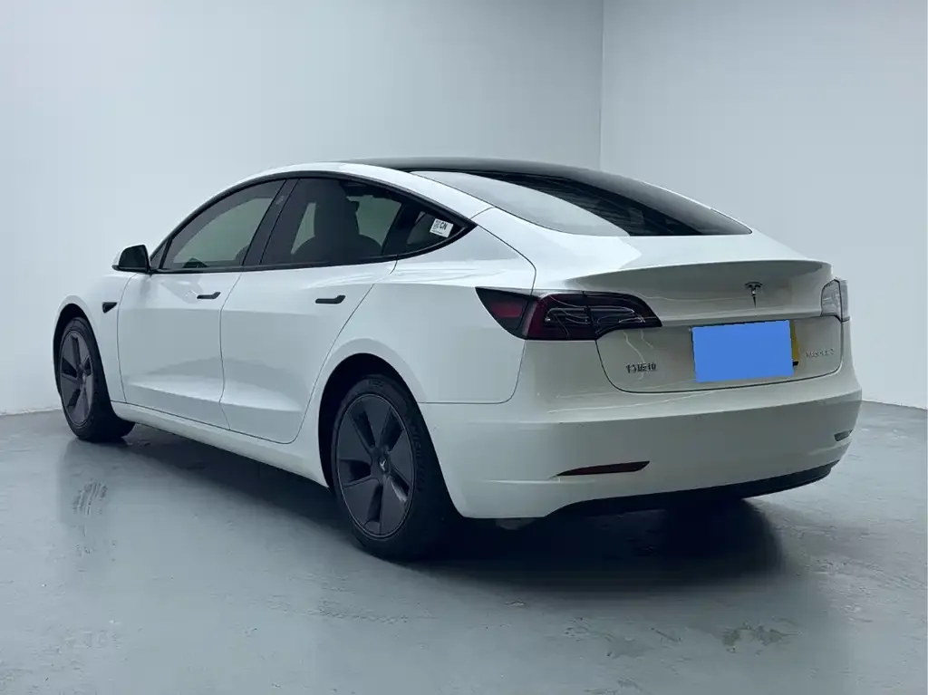 Tesla Model 3 — фото 7