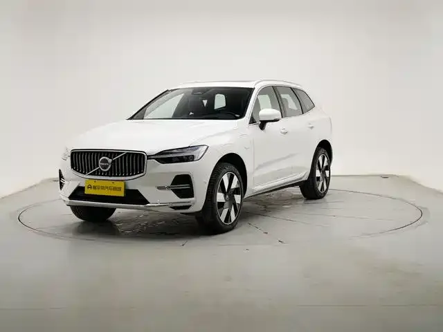 Volvo XC60 — фото 1