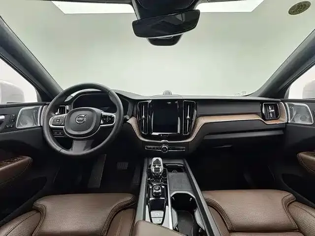 Volvo XC60 — фото 4