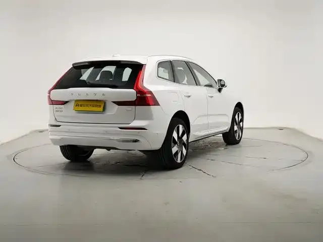 Volvo XC60 — фото 7