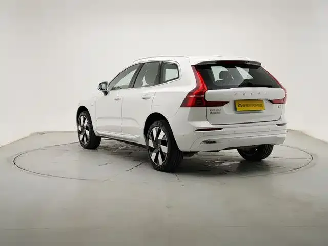 Volvo XC60 — фото 5