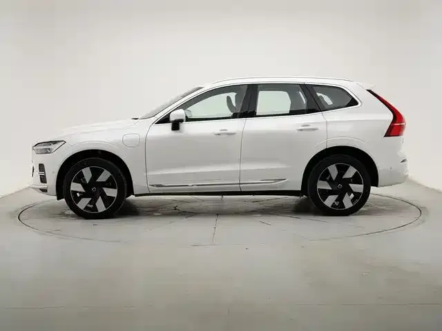 Volvo XC60 — фото 9