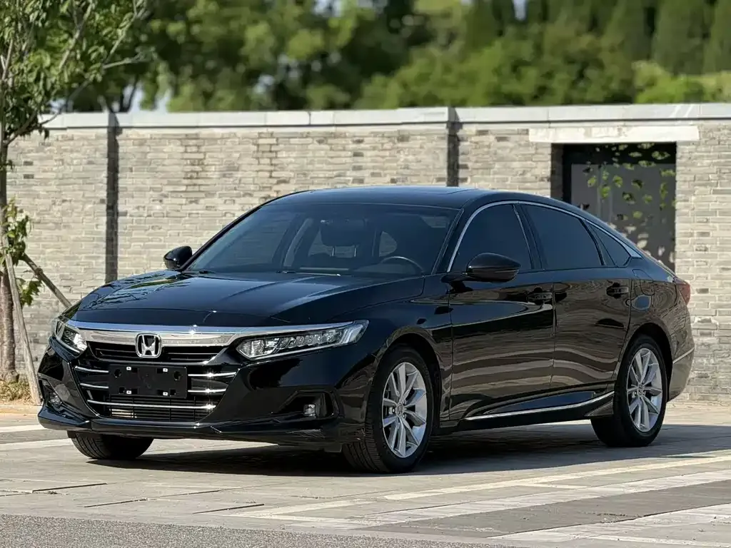 Honda Accord — фото 1