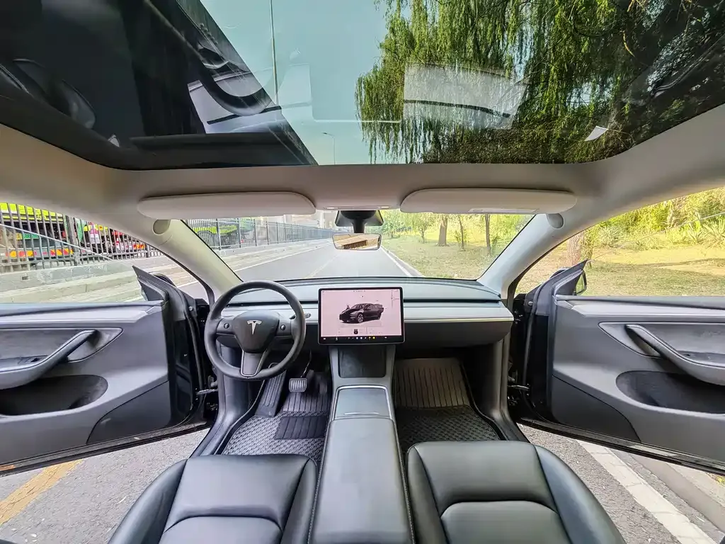 Tesla Model Y — фото 4