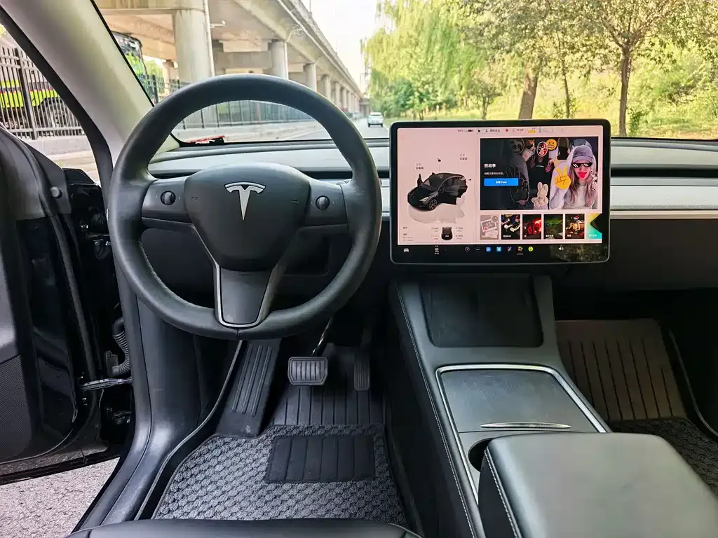 Tesla Model Y — фото 6