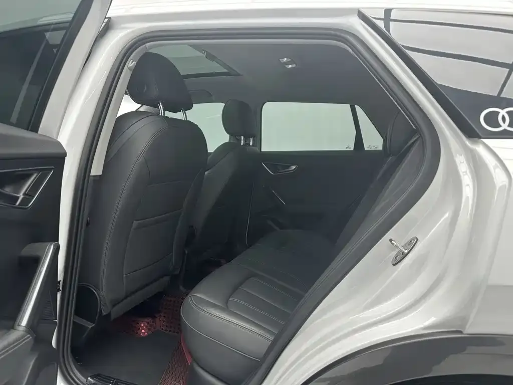 Audi Q2L 2023 из CN, фото 4