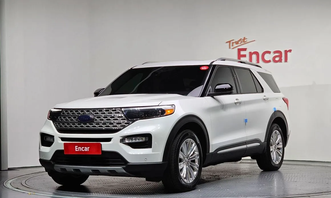 Ford Explorer — фото 1