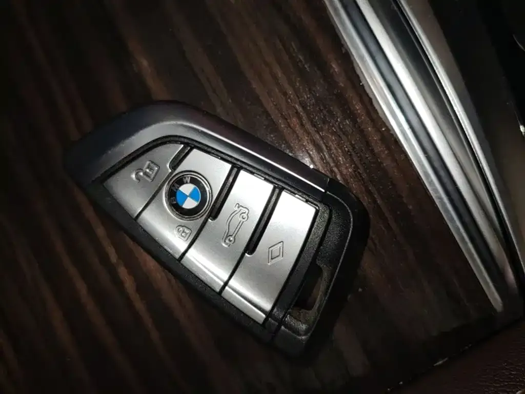 BMW 5 Series — фото 2