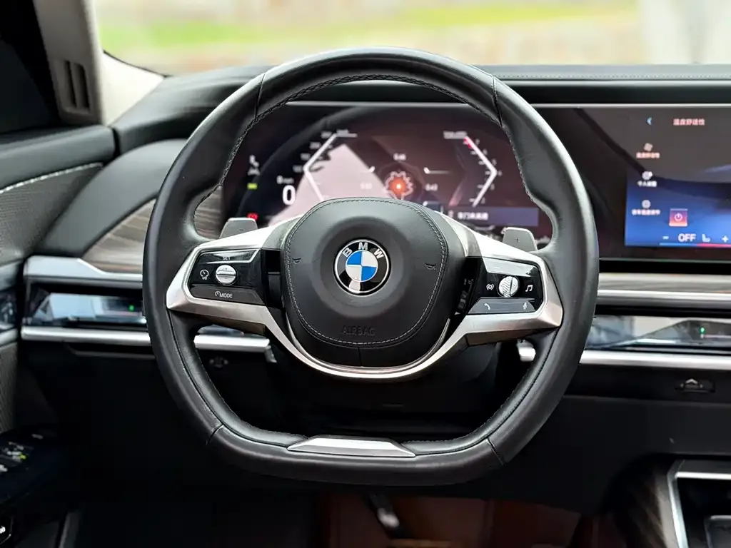 BMW 7 Series — фото 10