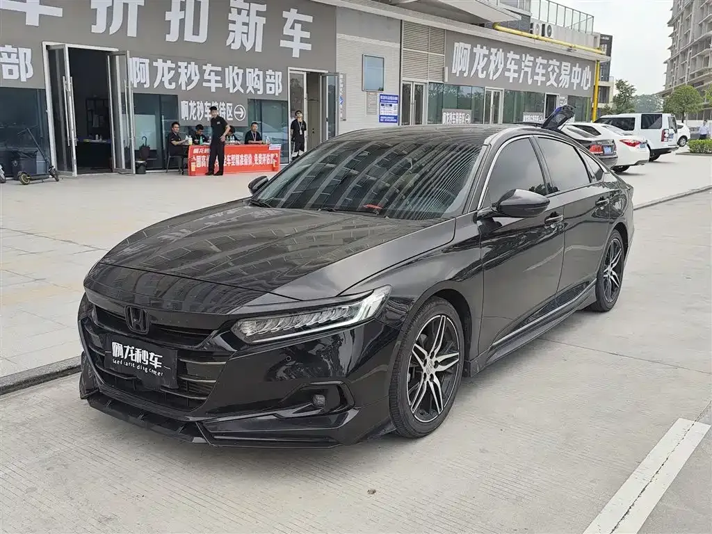 Honda Accord — фото 1