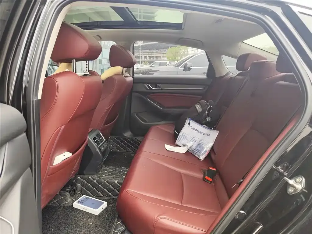 Honda Accord — фото 8